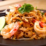 Pad thai, fideos fritos, fideos fritos tailandés, tallarines fritos, cocina tailandesa