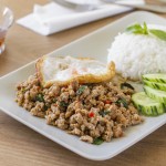 Salteado de cerdo con albahaca, Salteado de cerdo , salteado, cocina tailandesa