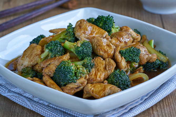 Salteadode pollo con brocoli, cocina china, cocina asiática