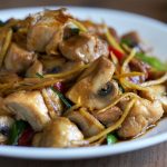 Salteado de pollo con champiñones y jengibre, recetas con jengibre, cocina tailandesa, salteado