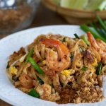 Pad thai, fideos fritos estilo thai, fideos fritos, noodles fritos, cocina tailandesa