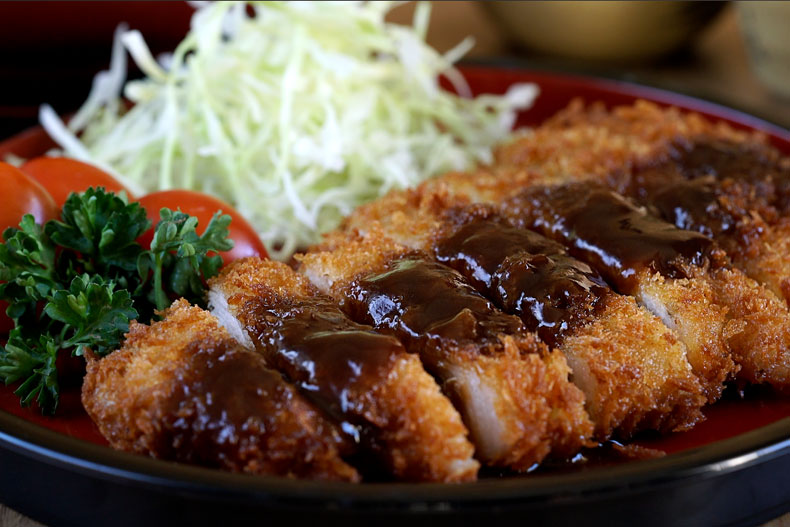 Tonkatsu, Cerdo empanado japonés, chuletas de cerdo, cerdo frito, cocina japonesa