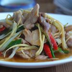 Salteado de pollo con jengibre, Salteado de pollo, Salteado, recetas con jengibre, salteado tailandes, salteado thai, cocina tailandesa, pollo con jengibre, comida tailandesa recetas, cocina tailandesa, cocina asiática