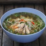 sopa pho de pollo, sopa pho, sopa de noodles vietnamita