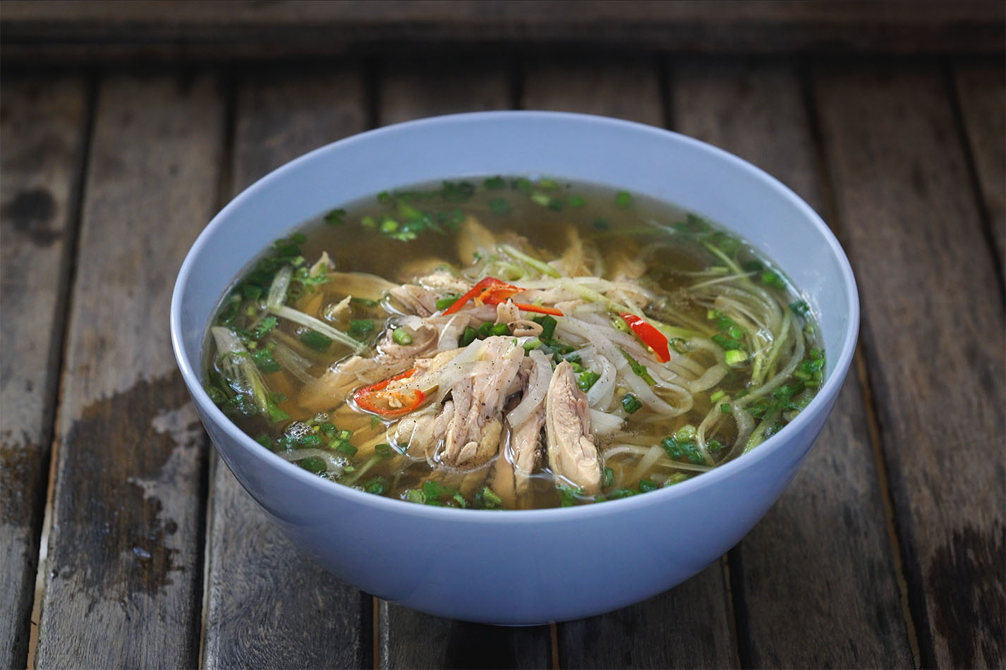 sopa pho de pollo, sopa pho, sopa de noodles vietnamita