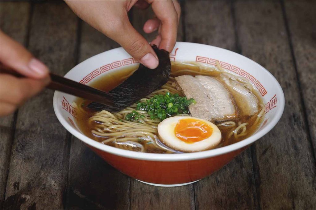 sopa ramen en 30 minutos, receta rápida de ramen, cómo hacer ramen casero rápido, ramen fácil de hacer, receta de ramen en casa, sopa ramen casera en poco tiempo, ramen en 30 minutos