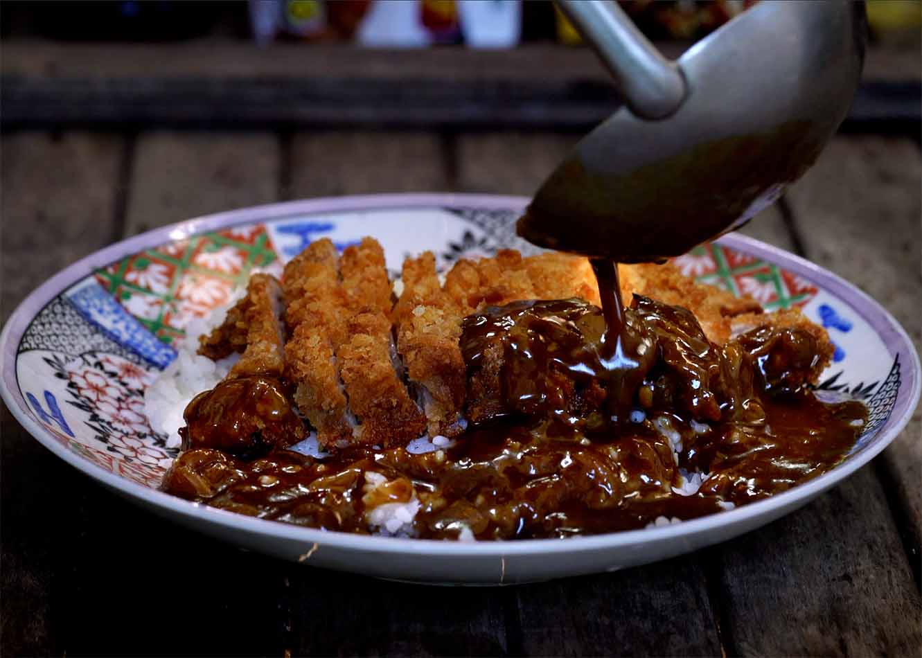 curry japonés con pollo frito, curry japonés, curry japonés con pollo, katsu curry, katsu kare