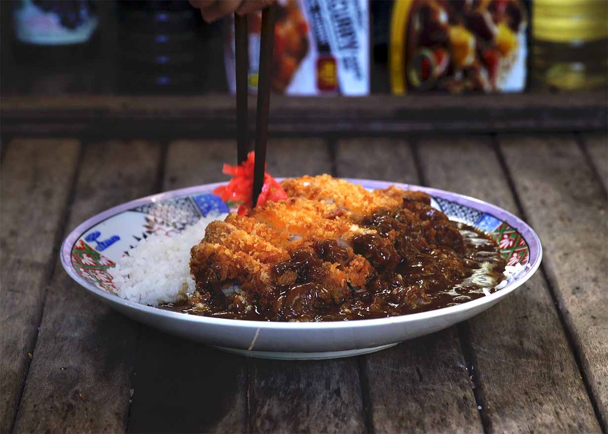 curry japonés con pollo frito, curry japonés, curry japonés con pollo, katsu curry, katsu kare